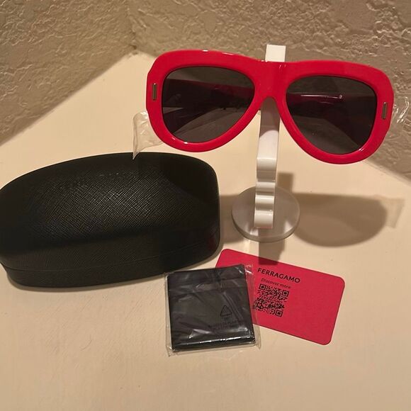 Ferragamo Wide Aviator Sunglasses Bright Red Full Rim Plastic Frame SF2029SE NEW main image 15